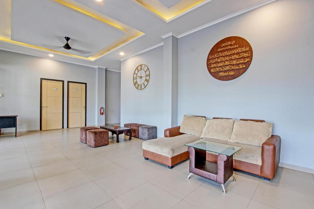Capital O 91377 Mk Prime Syariah Hotel Semarang Buitenkant foto