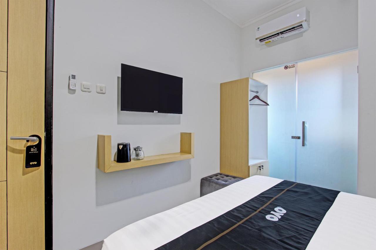 Capital O 91377 Mk Prime Syariah Hotel Semarang Buitenkant foto